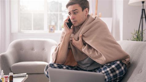 How to Respond When an Employee Calls In Sick (Expert Tips)