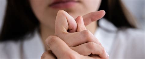 Knuckle Cracking: Is It Harmful Or Just An Annoying Habit? | Henry Ford ...