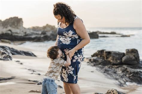 Top 10 Mom and Son Photo Ideas & Poses | Flytographer