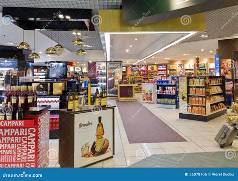 Duty free shop editorial photo. Image of airport, whisky - 36078706