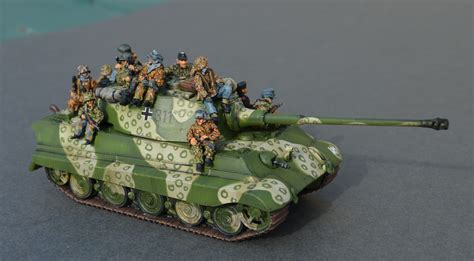 German King Tiger tank in Octopus camo with Panzer Grenadier riders | Modell, Modellbau