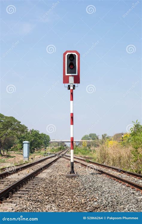 LED Indicator On Local Train 的图像结果