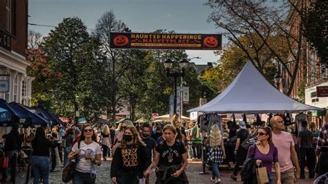 Crowds in Salem, MA hit over 100,000 per day near Halloween