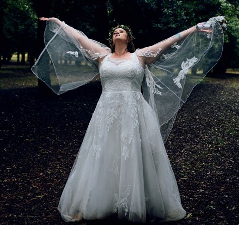 Two Hearts Bridal, Daisy Wedding Dress Save 70% - Stillwhite