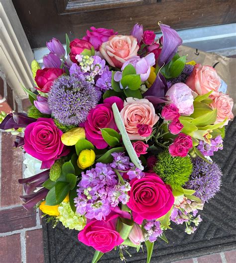 Houston Florist - Flower Delivery by River Oaks Flower House, Inc.