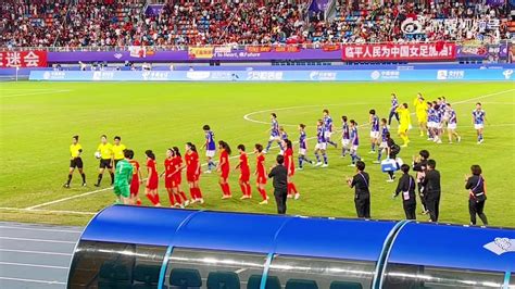 现场视频：中国女足先向日本队教练组鞠躬，随后日本女足向水庆霞鞠躬-直播吧