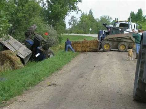Telehandler Falling Over 的图像结果