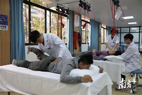 安徽芜湖：健身中心里人潮涌动，第一次感受什么是科学运动康复|志愿服务|五位一体|康复_新浪新闻