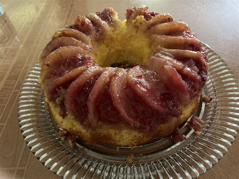pineapple upside down cake bakery