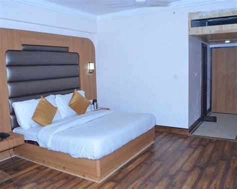 HOTEL NATRAJ INTERNATIONAL (Patnitop, Jammu) - Hotel Reviews, Photos ...