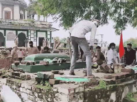 Saffron flag hoisted on tomb in UP’s Fatehpur; Sparks clashes and ...