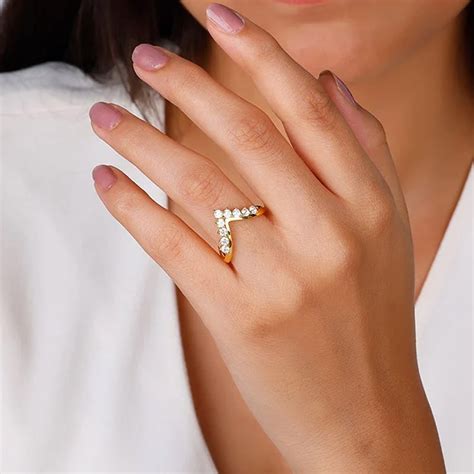 4 Beautiful Vanki Ring Designs to Adorn Your Fingers with Elegance – GIVA