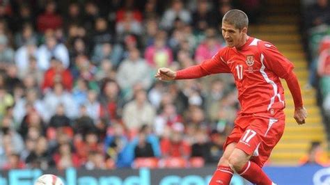 Carl Robinson: Globetrotting coach still hopes to manage Wales - BBC Sport