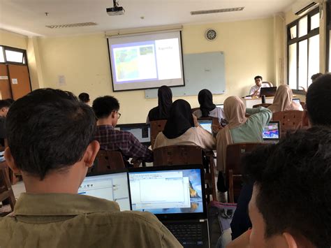 Kuliah Tamu di Bidang Perpetaan (GIS) dan Ilmu Ukur Tambang – Program ...