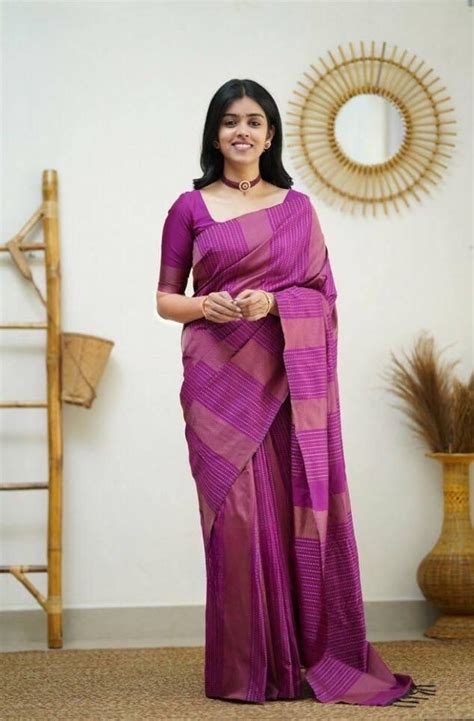 Snappy Magenta Soft Silk Saree With Supernal Blouse Piece – LajreeDesigner