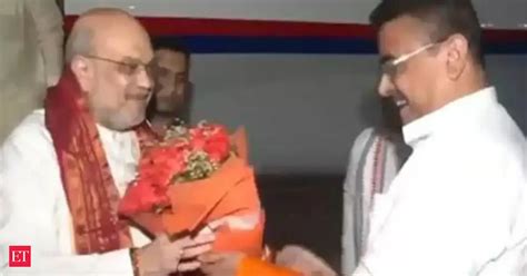 Amit Shah arrives in Kolkata, to inaugurate party's membership drive in ...