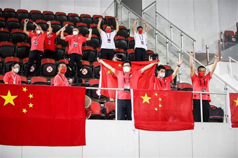 高清图：国足VS马尔代夫 当地华人球迷到场助威-搜狐大视野-搜狐新闻