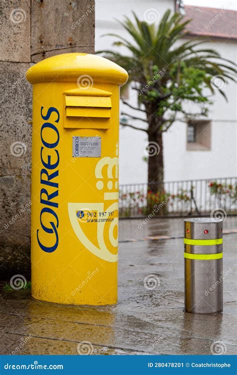 Yellow spanish mailbox editorial photo. Image of language - 280478201