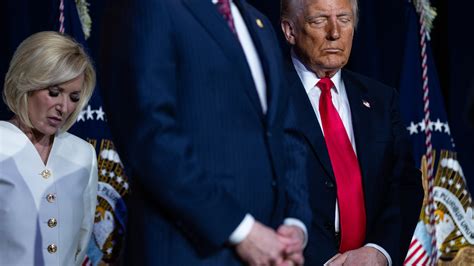 Trump Signs Order to Fight ‘Anti-Christian Bias’ - The New York Times