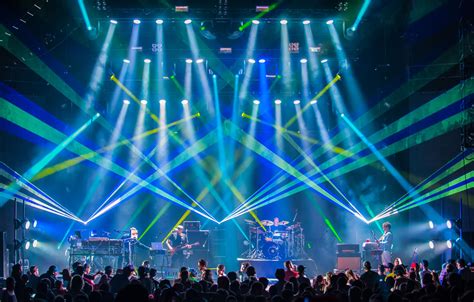 Music Festivals: Embracing Green - SOLARFEEDS | Stage lighting design ...