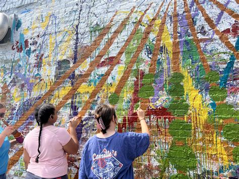A Gratitude-Inspired Mural Brought This Community Together - Arts Midwest