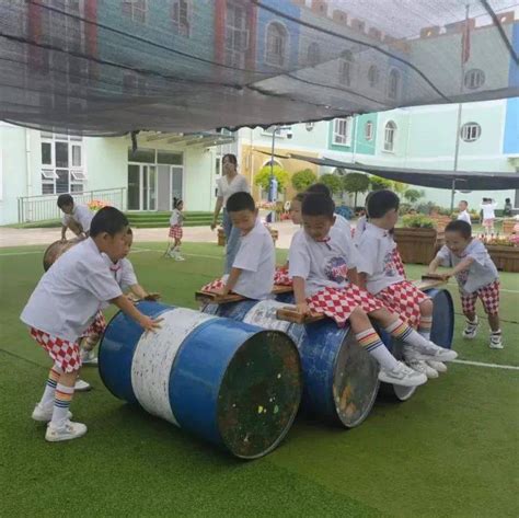 市第三幼儿园：废旧油桶巧利用 让户外游戏玩出新花样_孩子_合作_实践