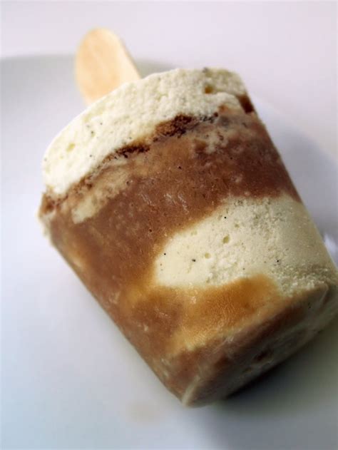 carolynn's recipe box: Root Beer Float Popsicles