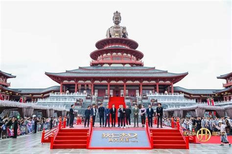 肖飞受邀出席“华谊兄弟电影汇”贺乔迁，携手共建战略品牌-首页老街华纳公司上下分客服微kfv8559