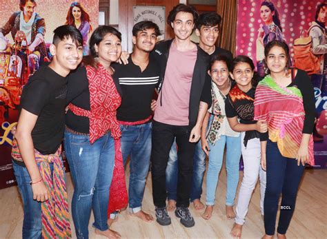 Aayush Sharma shakes a leg with students during the promotion of ...