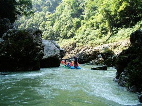 “天下第一漂”猛洞河漂流，距离长险滩地多，看点十足｜远方的家,旅游,地域奇趣,好看视频