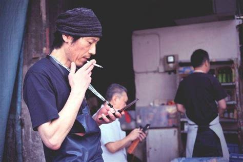 中国烟草为什么要上市？烟草第一股挂牌：把中国烟卖给外国人 | 趣财经