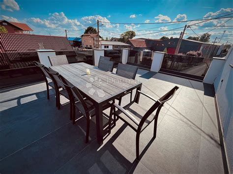 URBANA VILA NA KORAK DO SLAVONSKE AVENIJE, kuća, površina 400m2