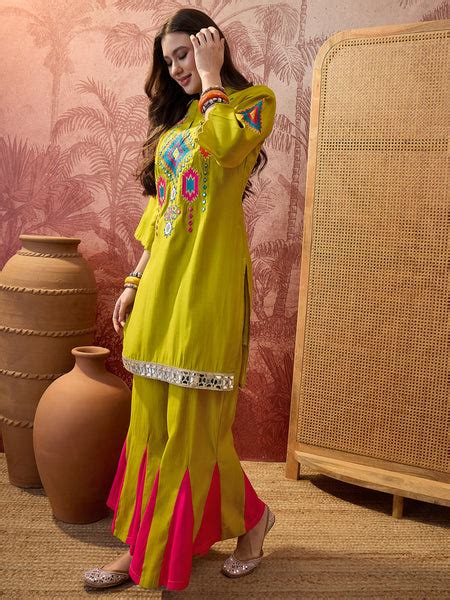 Shop Ethnic Wear for Women & Girls Online in India – Bunaaiwalaa