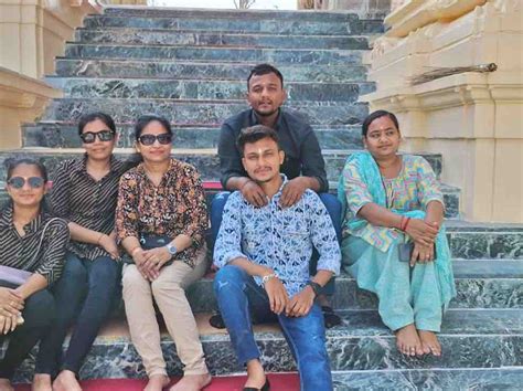 The entire staff of Madhav Public School visited the ancient Nareshwar ...