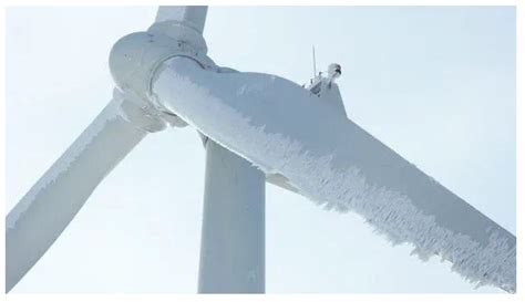 Numerical and Experimental Study on Deicing of Wind Turbine Blades by ...