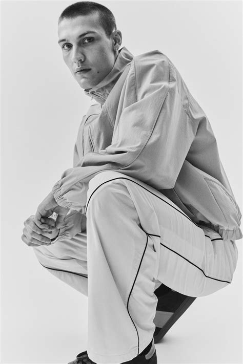 Men’s Light beige Relaxed Fit Track pants | H&M IN