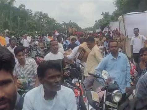 Chaos erupts over free helmet distribution in Bhopal: Crowd at CM Yadav ...