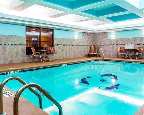 Comfort Suites At Kennesaw State University Pool: Pictures & Reviews ...