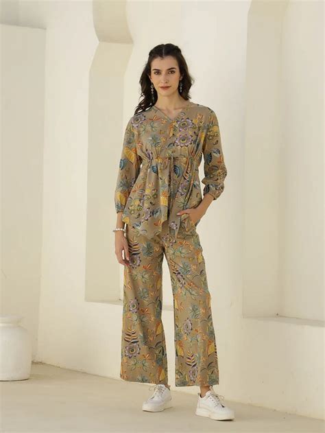 Buy V-Neck Floral Printed Cotton Night Suit Online @ Best Price