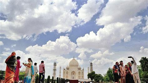 Pro-Islamic State group threatens attack on Taj Mahal