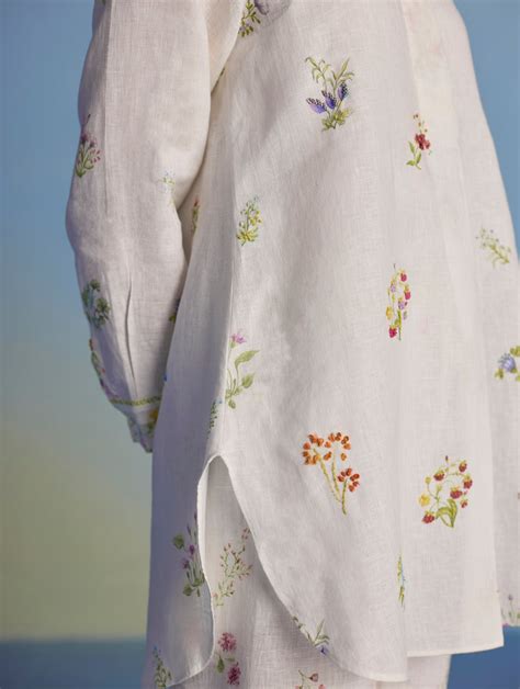 Anya Hand-Embroidered Floral Linen Kurta - White – Manan