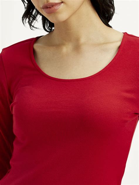 Women's Textured Slim Fit Top – Levis India Store
