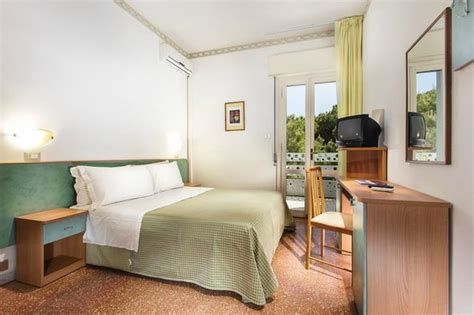 HOTEL ROXY (Pinarella) - Hotel Reviews, Photos, Rate Comparison ...