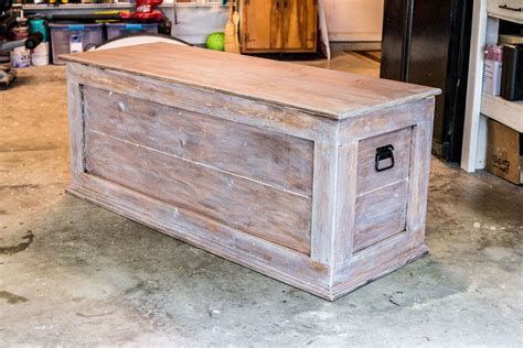 How to Build an Easy DIY Bedroom Storage Chest for Blankets - Building ...