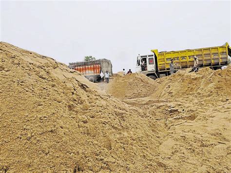 Sand mafia threatens cop after tractor used for mining seized in MP ...