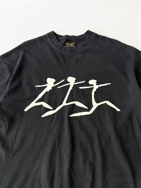 90s Running Figures Graphic T-shirt | minnatakusanmitene