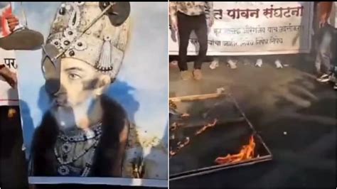 'WhatsApp University Graduates': Netizens React As Protestors In Pune ...