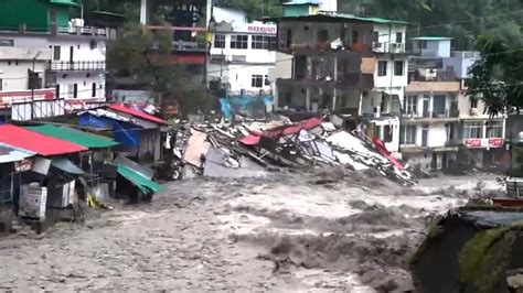 देहरादून में फटे बादल, पानी में डूबा मंदिर, दुकानें और सड़कें बहीं, IMD ...