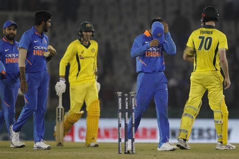 Australia beat India in 4th ODI, level series