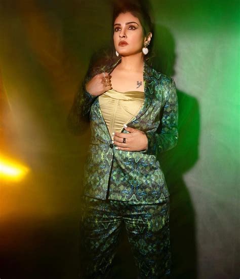 KALEIDOSCOPIC GREEN TROUSER SUIT – The Saiko Studio